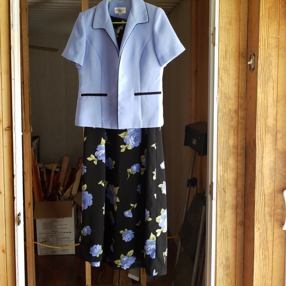 Sleeveless dress with jacket